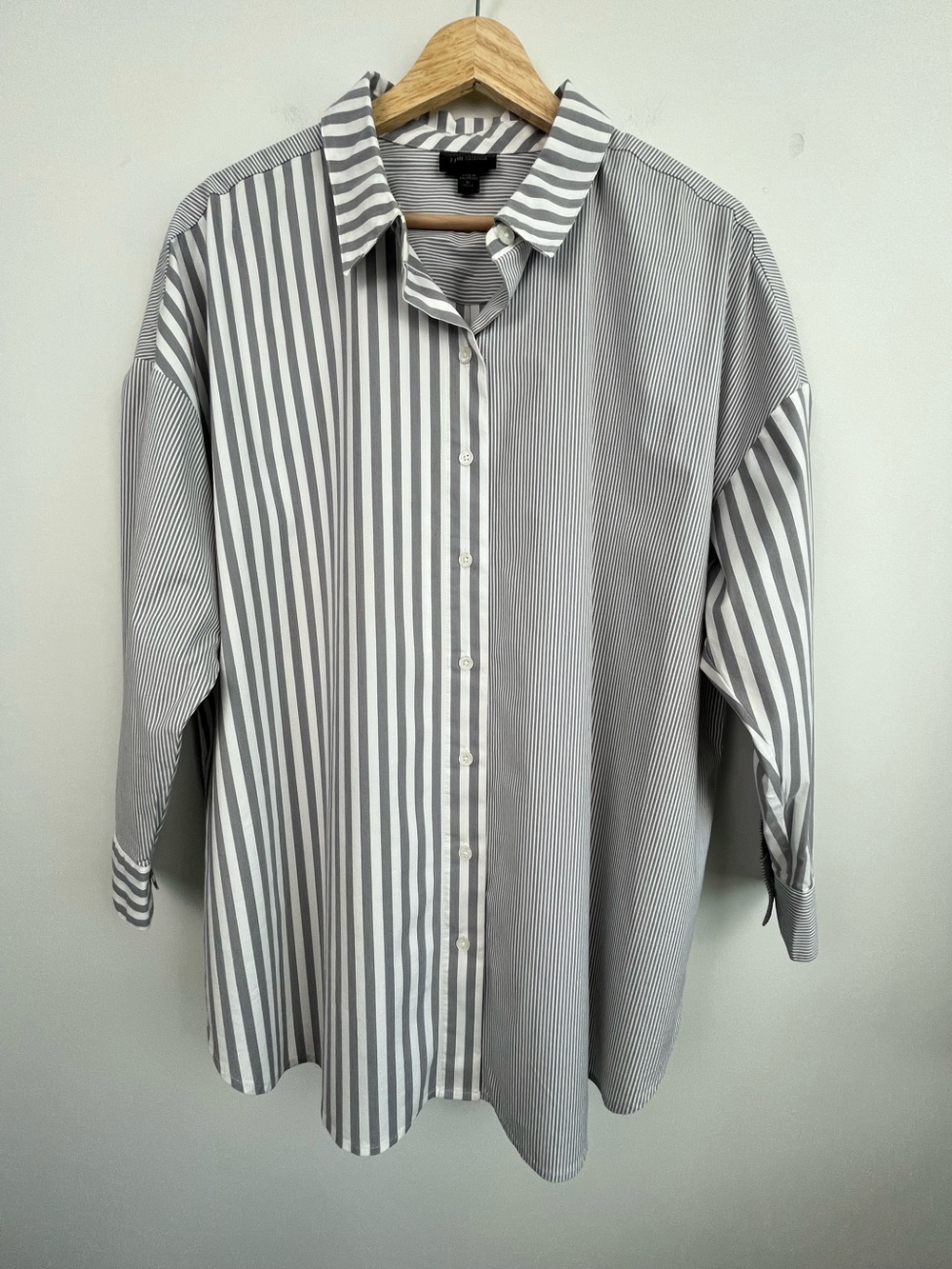 J.Jill gray & white mixed stripe cotton poly spandex button shirt, XL petite.